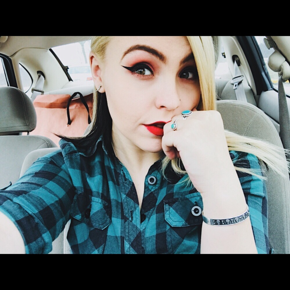 Meet your Posher, Elizabeth